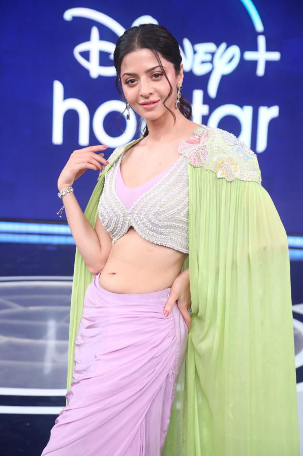 vedhika-stills-2-7.jpg