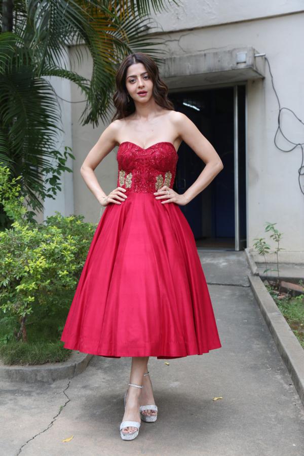 vedhika-stills-3-20.jpg