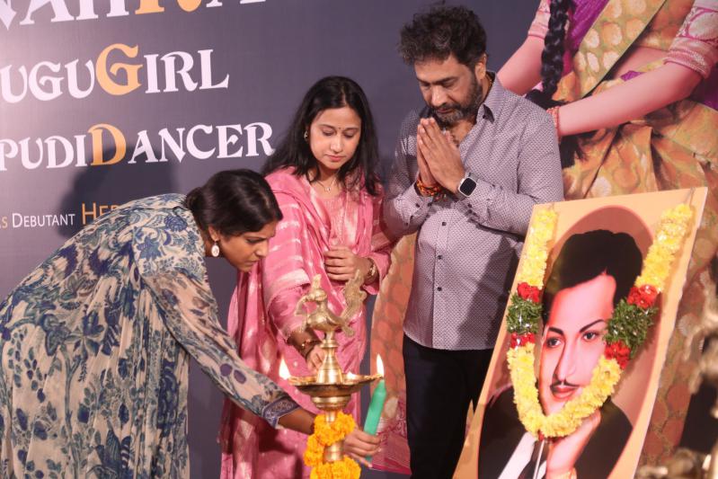 yvs-chowdary-movie-heroin-veenah-rao-launch-19.jpg