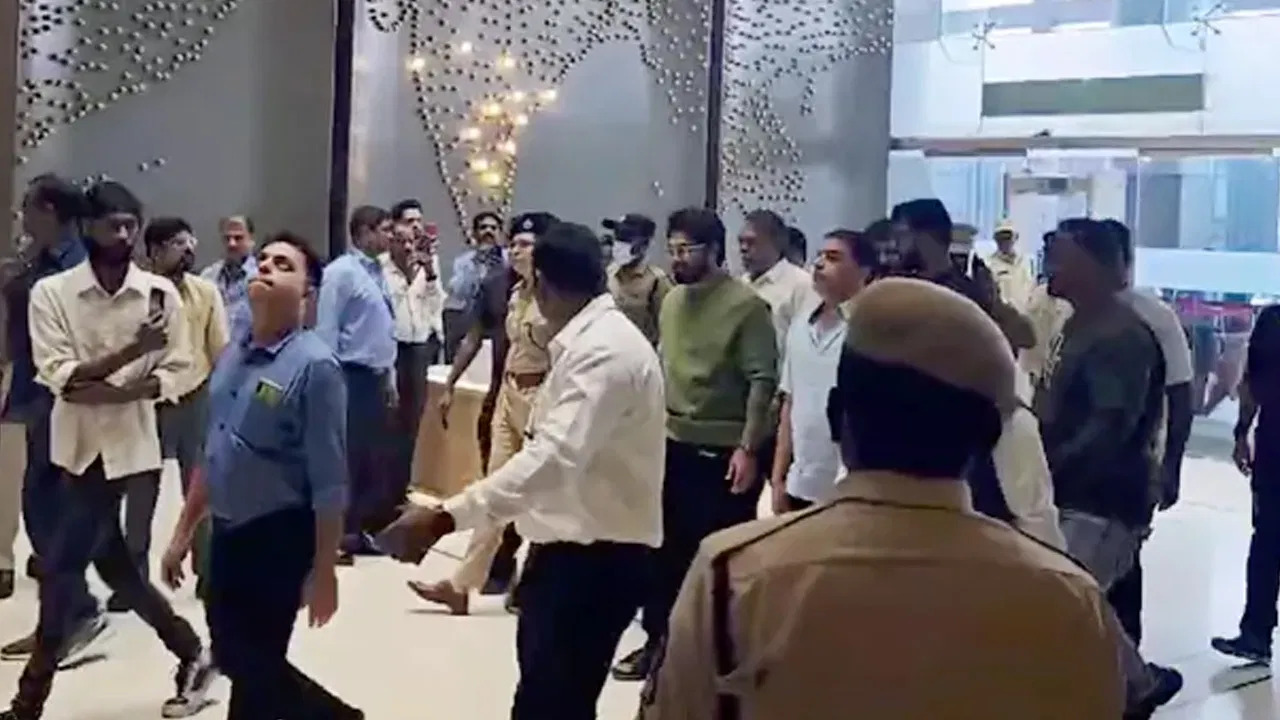 Allu Arjun  : శ్రీతేజ్ ను పరామర్శించిన అల్లు అర్జున్