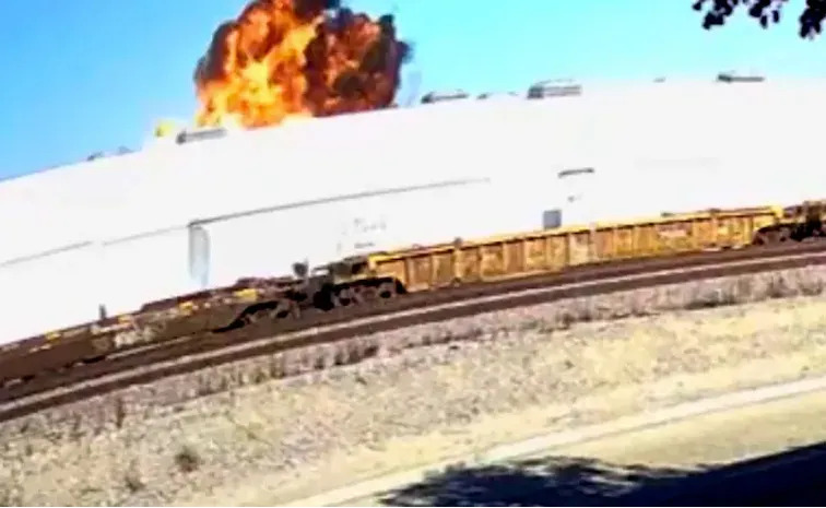 California :కాలిఫోర్నియాలో కూలిన విమానం California :కాలిఫోర్నియాలో కూలిన విమానం