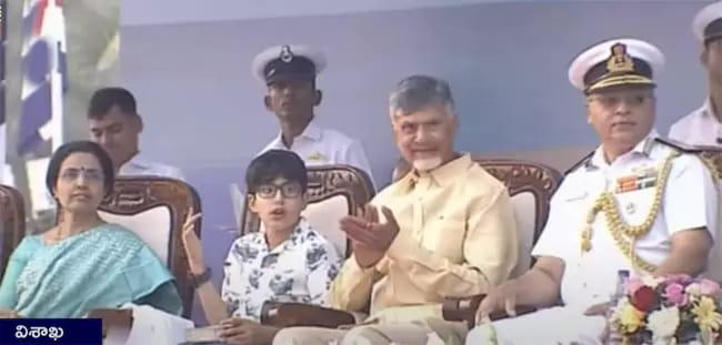 Navy Day :విశాఖ సాగర తీరంలో.. అట్టహాసంగా నేవీ డే