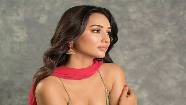 Akanksha Sharma: విశ్వ‌క్ హీరోయిన్ ల‌క్ భ‌లేగుందే