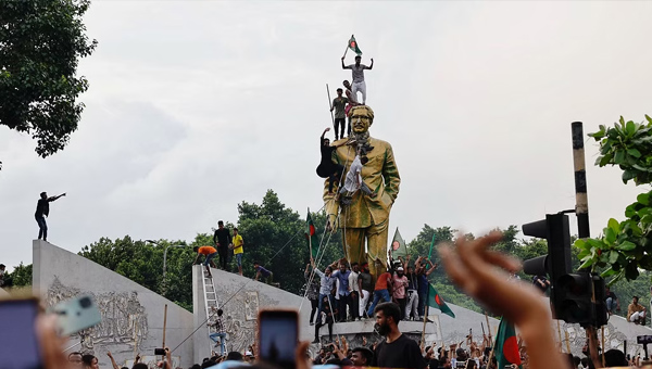 Bangladesh: చరిత్రను మార్చేస్తున్న బంగ్లా సర్కార్.. బంగబంధు చరిత్ర తెరమరుగే..? Bangladesh: చరిత్రను మార్చేస్తున్న బంగ్లా సర్కార్.. బంగబంధు చరిత్ర తెరమరుగే..?