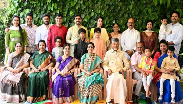 Nara Lokesh: నారావారిపల్లెలో ఉన్నా మనసంతా మంగళగిరిపైనే!