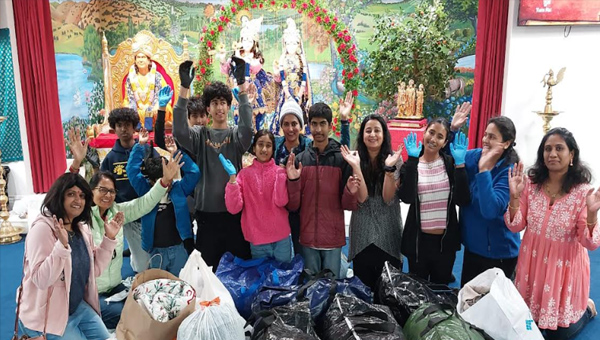 Winter Clothes : అమెరికాలో పేద విద్యార్థులకు ఉచితంగా చలికోట్లు పంచిన ఎన్నారై సంస్థలు Winter Clothes : అమెరికాలో పేద విద్యార్థులకు ఉచితంగా చలికోట్లు పంచిన ఎన్నారై సంస్థలు