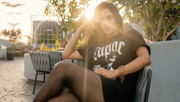 Daksha Nagarkar: సూర్య కాంతిలో ద‌క్ష థైస్ షో