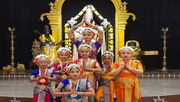 RK Academy: అలరించిన ఆర్ కె అకాడమీ శిష్యుల ఆంద్ర నాట్యం