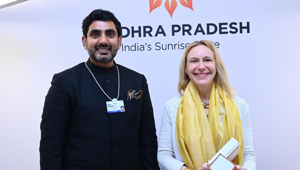 Nara Lokesh: దసాల్డ్ ఎగ్జిక్యూటివ్ వైస్ ప్రెసిడెంట్ ఫ్లోరెన్స్ తో మంత్రి లోకేష్ భేటీ Nara Lokesh: దసాల్డ్ ఎగ్జిక్యూటివ్ వైస్ ప్రెసిడెంట్ ఫ్లోరెన్స్ తో మంత్రి లోకేష్ భేటీ