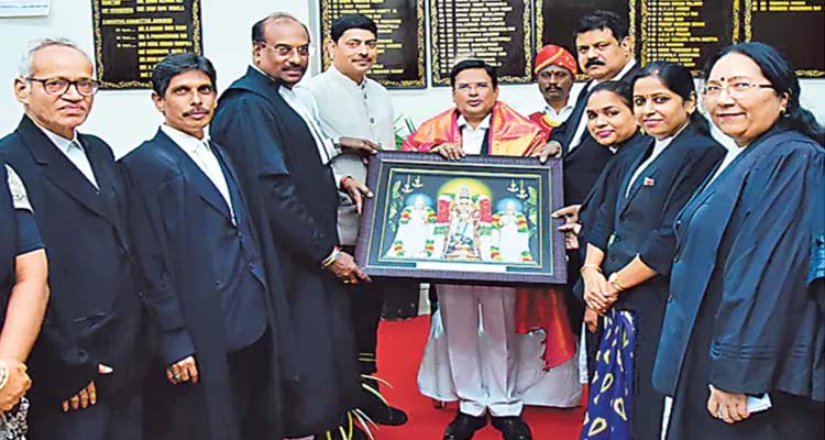 Judges : కొత్తగా బాధ్యతలు చేపట్టిన న్యాయమూర్తులకు సన్మానం