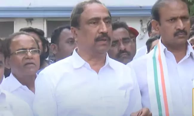 MLA Sanjay :కౌశిక్ రెడ్డి స్వతహాగా చేశారా?.. ఎవరైనా రెచ్చగొడితే చేశారా?  : సంజయ్