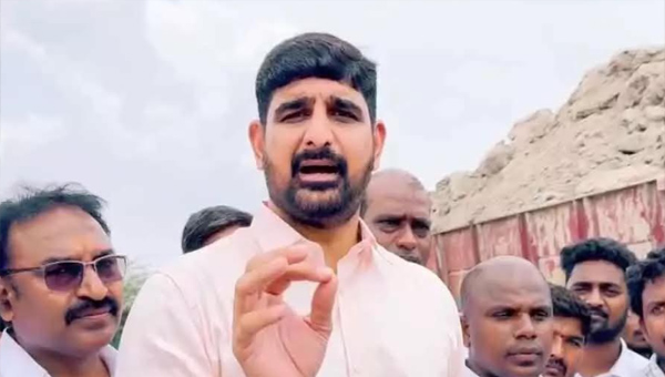 Koushik Reddy: కౌశిక్ రెడ్డిని కంట్రోల్ చేయలేరా కేసీఆర్ గారూ…!?