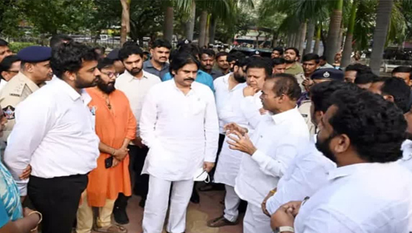 Pawan Kalyan: మీ యాటిట్యూడ్ మారాలి: పవన్ వార్నింగ్