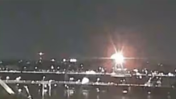 Washington: అమెరికాలో విషాదం.. విమానం, హెలికాప్టర్ ఢీ Washington: అమెరికాలో విషాదం.. విమానం, హెలికాప్టర్ ఢీ