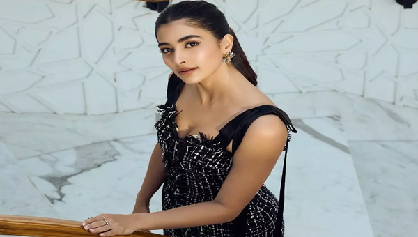 Pooja Hegde: బ్లాక్ డ్రెస్‌లో బుట్ట‌బొమ్మ అందాలు