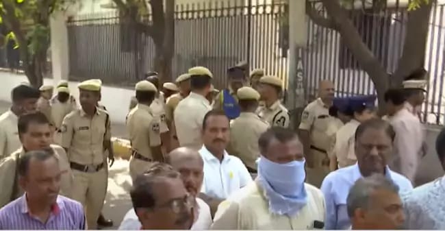 RTC Workers :తెలంగాణ ఆర్టీసీ కార్మికులు … సమ్మె నోటీసులు