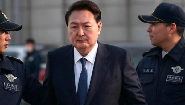 South Korea: దక్షిణ కొరియా అధ్యక్షుడు అరెస్ట్.. నాటకీయ పరిణామాల మధ్య అదుపులోకి యూన్ సుక్ యోల్.. South Korea: దక్షిణ కొరియా అధ్యక్షుడు అరెస్ట్.. నాటకీయ పరిణామాల మధ్య అదుపులోకి యూన్ సుక్ యోల్..