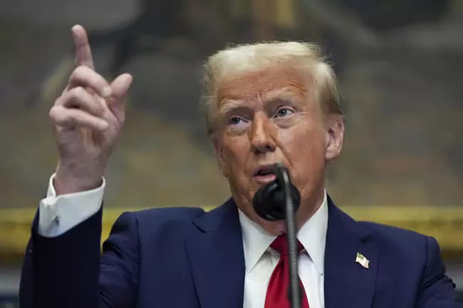 Donald Trump :డొనాల్డ్‌ ట్రంప్‌ మరో షాకింగ్‌ నిర్ణయం… ఆ ఉద్యోగులందరికీ!