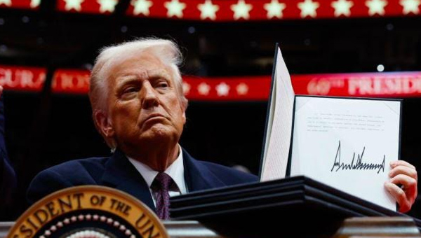 White House: ట్రంప్ ఆర్డర్స్.. ఏకబిగిన డజన్లకొద్దీ ఆదేశాలు..