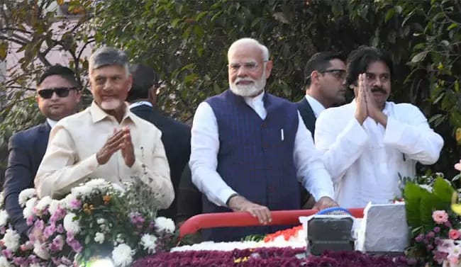 PM MODI  :విశాఖలో ప్రధాని మోదీ, చంద్రబాబు, పవన్ రోడ్ షో