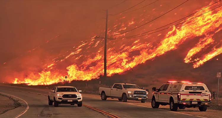 Los Angeles :లాస్‌ ఏంజెలెస్‌లో విస్తరిస్తున్న  కార్చిచ్చు
