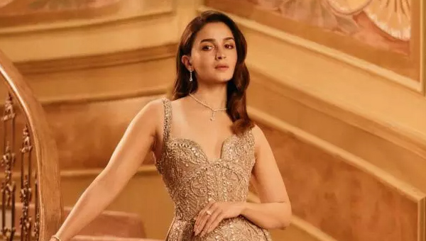 Alia Bhatt: యువ‌రాణిలా మెరిసిపోతున్న ఆలియా