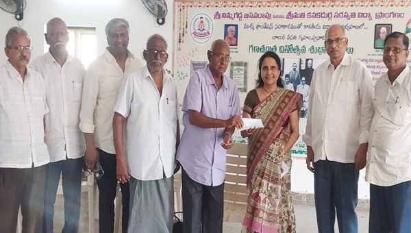 Punadipadu: బాలుర హాస్టల్ కి ధన సహాయం…