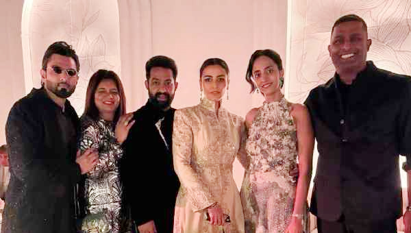 Dubai Sangeeth: దుబాయ్ సంగీత్‌కు వెళ్లిన వారికి కాస్ట్ లీ రిట‌ర్న్ గిఫ్టులు