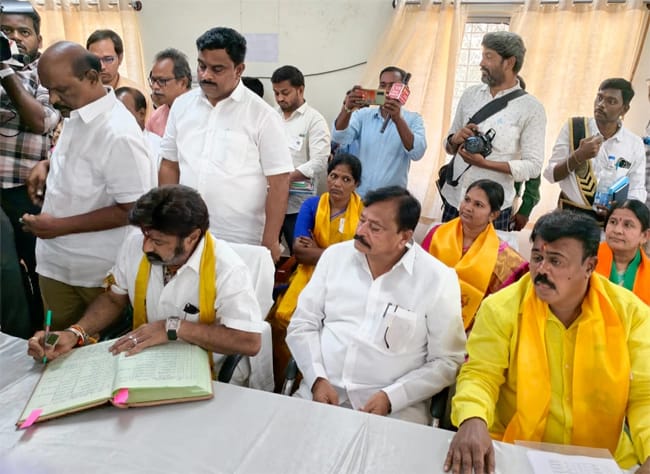  Hindupur  : హిందూపురం మున్సిపాలిటీ టీడీపీ కైవసం