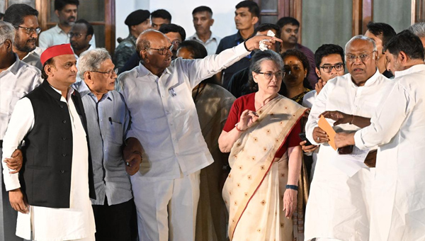 NDIA Bloc: ఇండియా కూటమి కొనసాగాలన్న 65 శాతం ప్రజలు: మూడ్ ఆఫ్ ది నేషన్ సర్వే