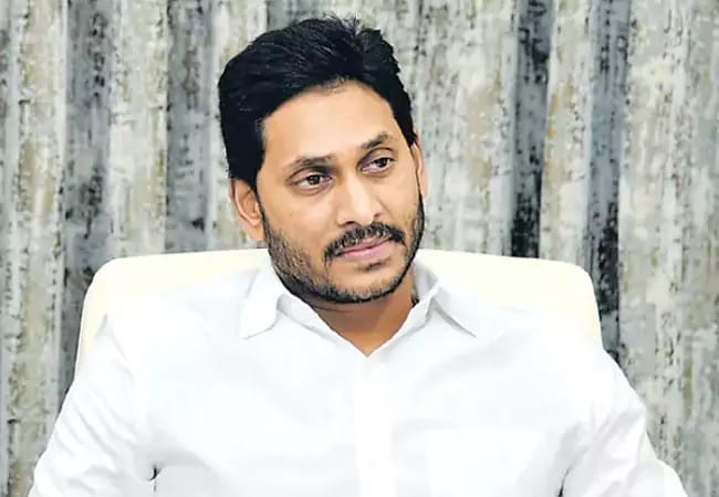 Jagan: జగన్ కు వరుస షాక్స్ ఇస్తున్న పోలీసులు..