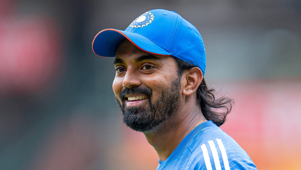 KL Rahul: సెల్ఫ్ లెస్ క్రికెటర్, కీర్తిస్తున్న ఫ్యాన్స్