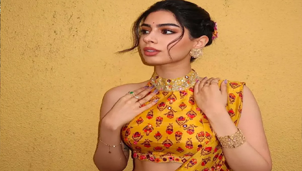 Kushi Kapoor: చీరక‌ట్టులో మ‌రింత ట్రెండీగా ఖుషి పోజులు