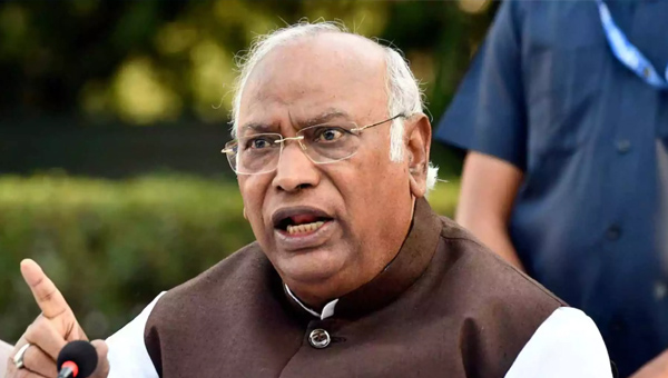 Mallikarjun Kharge: ఓట్ల చోరులను ఈసీ కాపాడుతోంది.. బిహార్లో జరగనివ్వం: ఖర్గే Mallikarjun Kharge Fires On Election Commission