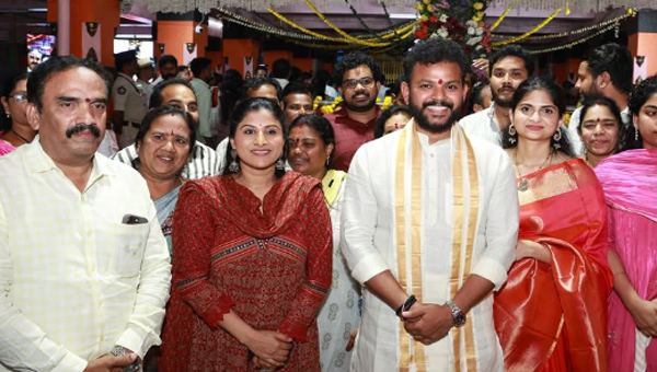 Singer Mangli: టీడీపీ మంత్రితో మంగ్లీ..! మండిపడుతున్న తెలుగు తమ్ముళ్లు..!!