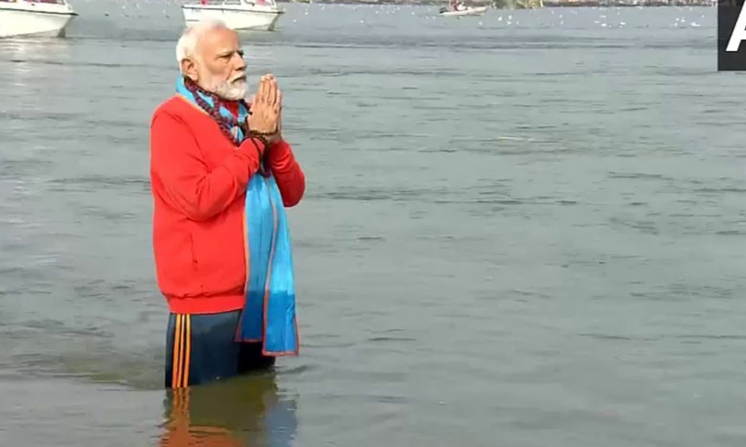  Triveni Sangam :త్రివేణిసంగమంలో పుణ్యస్నానం చేసిన ప్రధాని