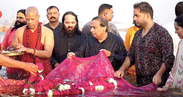 Mukesh Ambani  :మహా కుంభమేళాకు ముకేశ్‌ అంబానీ కుటుంబం