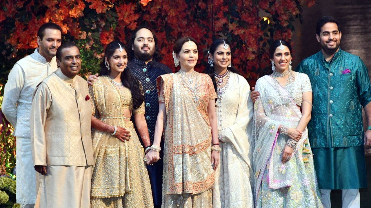 Mukesh Ambani  : ఆసియాలో ముకేశ్‌ కుటుంబమే నంబర్‌ 1