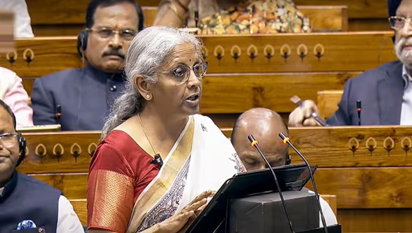Nirmala Sitharaman: మధ్యతరగతి ప్రజలకు ఊరట కలిగించిన నిర్మలా సీతారామన్..