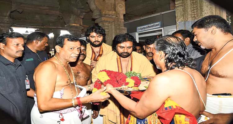 Pawan Kalyan: శ్రీ ఆదికుంభేశ్వరుణ్ని దర్శించుకున్న పవన్‌ కల్యాణ్‌