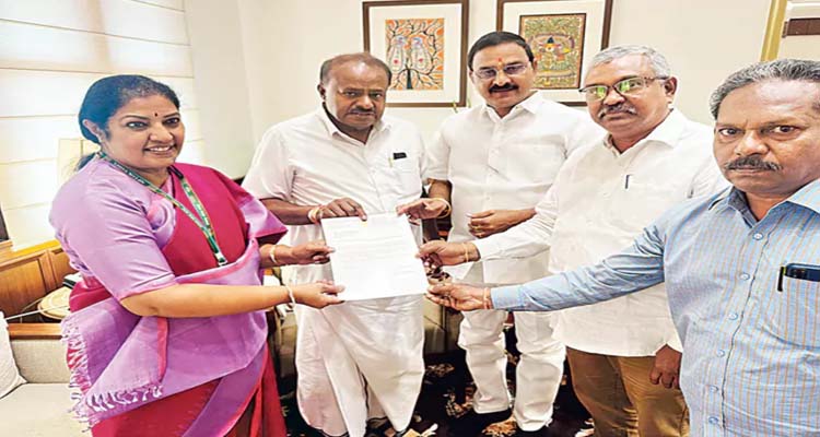 Purandeshwari :విశాఖ ఉక్కు ఉద్యోగుల సమస్య పరిష్కరించండి : పురందేశ్వరి