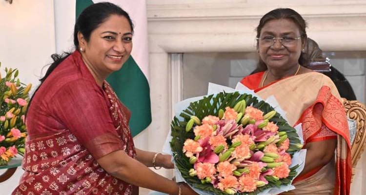 Rekha Gupta :రాష్ట్రపతి, ఉపరాష్ట్రపతిని కలిసిన ఢిల్లీ సీఎం రేఖా గుప్తా