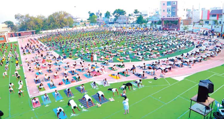 Surya  Namaskar : శత సహస్ర సూర్య నమస్కారాల్లో .. ఇంటర్నేషనల్‌ వండర్‌ బుక్‌ ఆఫ్‌ రికార్డు