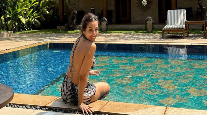 Malaika Arora Khan: స్విమ్ సూట్ లో మ‌లైకా బ్యాక్ అందాలు
