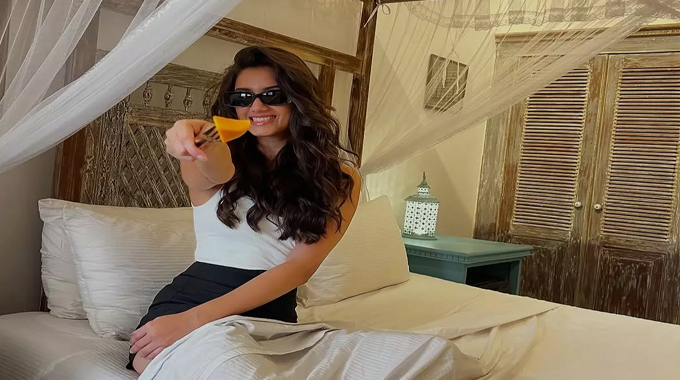 Bhagya Sri Borse: మ్యాంగో తింటూ క్యూట్ పోజుల‌తో ఊరిస్తోన్న బ‌చ్చ‌న్ పాప‌