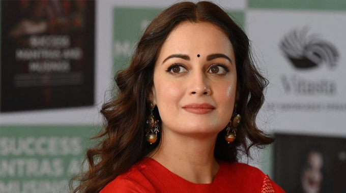 Dia Mirza: నూడుల్స్ తిని పొట్ట నింపుకున్న హీరోయిన్