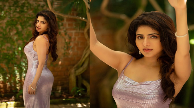 Iswarya Menon: అందాల‌తో పిచ్చెక్కిస్తున్న ఐశ్వ‌ర్య‌