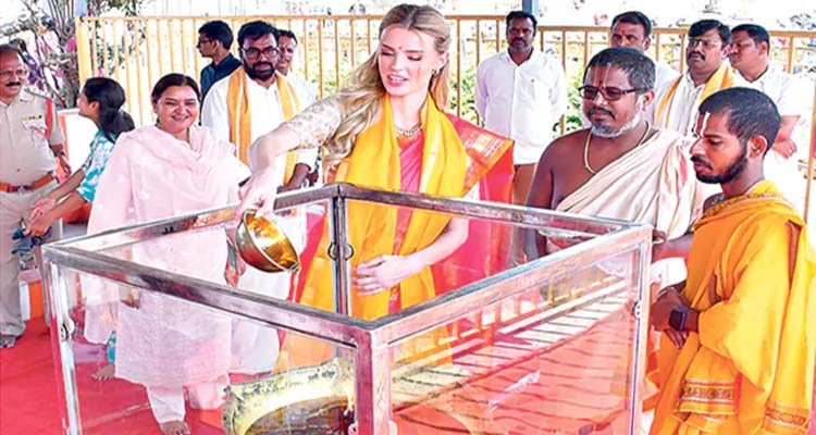 Miss World : యాదగిరీశుడి సేవలో మిస్‌ వరల్డ్‌ క్రిస్టినా