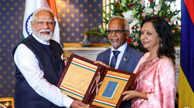 Port Louis: మారిషస్ లో మోడీ రెండురోజుల పర్యటన.. ద్వైపాక్షిక బంధం మరింత బలోపేతం..