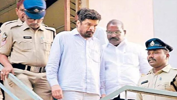 Posani Krishna Murali: కేసుల కన్ఫ్యూజన్ లో పోసాని..ఎట్టకేలకు బెయిల్ పై విడుదల..